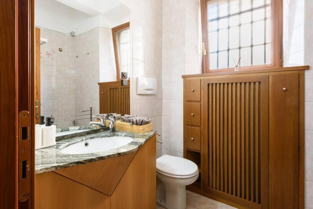 Parking & Wifi City Walls Apartment ピストイア エクステリア 写真