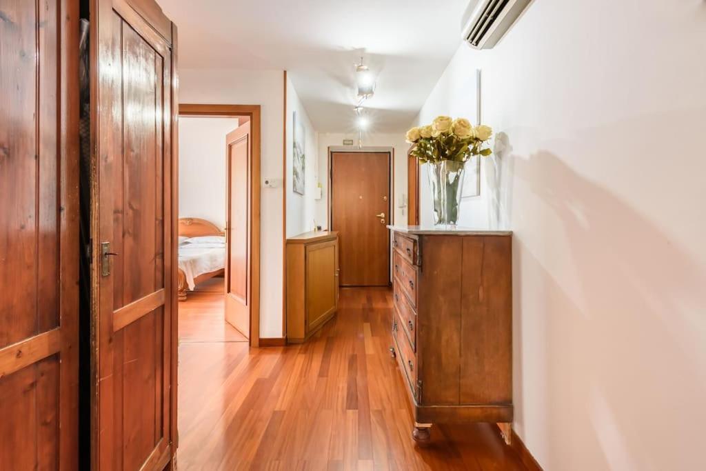 Parking & Wifi City Walls Apartment ピストイア エクステリア 写真