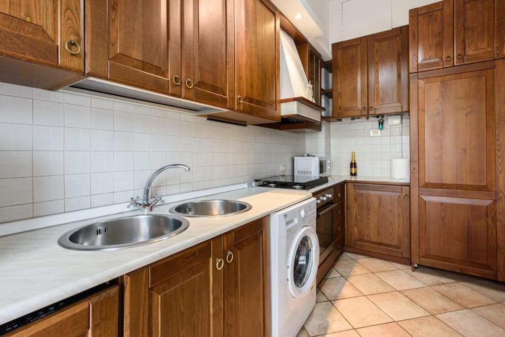 Parking & Wifi City Walls Apartment ピストイア エクステリア 写真
